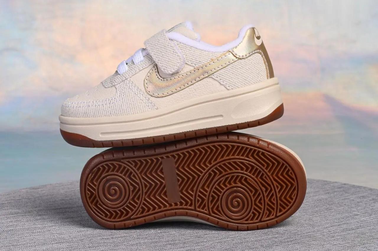 TÊNIS NIKE