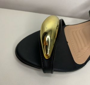 SANDÁLIA C/ DETALHE AMÊNDOA