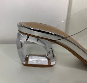 TAMANCO VAZADO C/ TIRAS EM VINIL